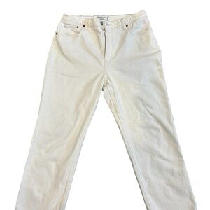 Abercrombie & Fitch Women's Ultra High Rise Ankle Straight Jean Size 32